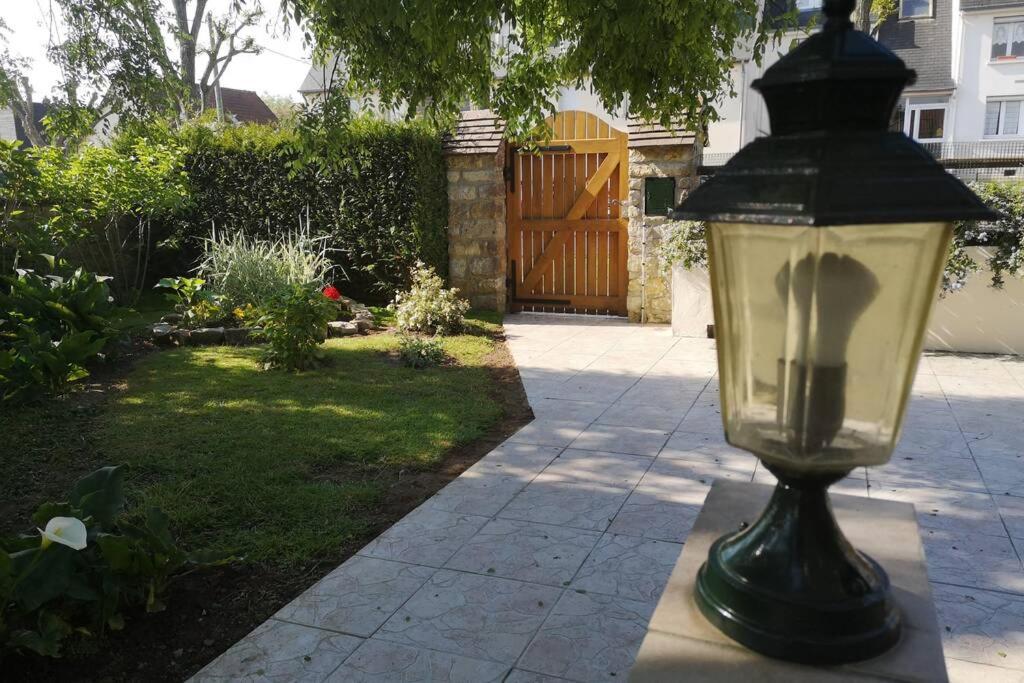 La Roseliere Maison Plain Pied Confortable Belle Decoration Jardin Magnifique 10 Mn A Pied Centre Ville Bayeux Proche Plages Du Debarquement Екстер'єр фото