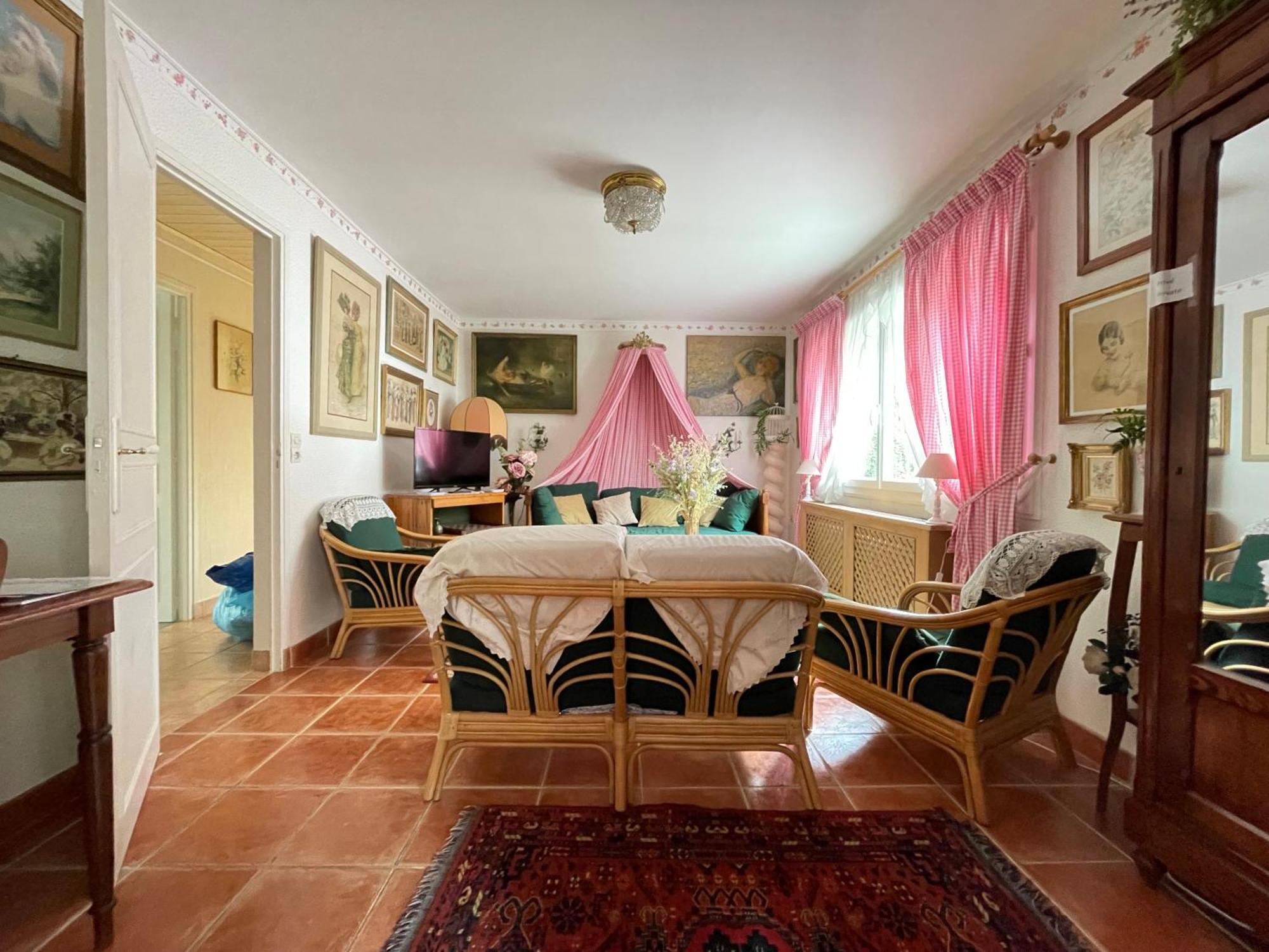 La Roseliere Maison Plain Pied Confortable Belle Decoration Jardin Magnifique 10 Mn A Pied Centre Ville Bayeux Proche Plages Du Debarquement Екстер'єр фото